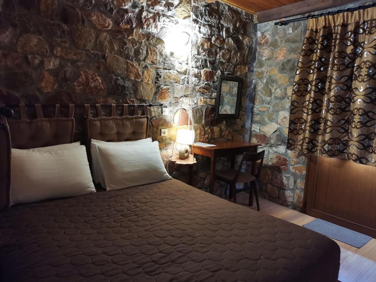 Ataviros Hotel Émbonas エクステリア 写真
