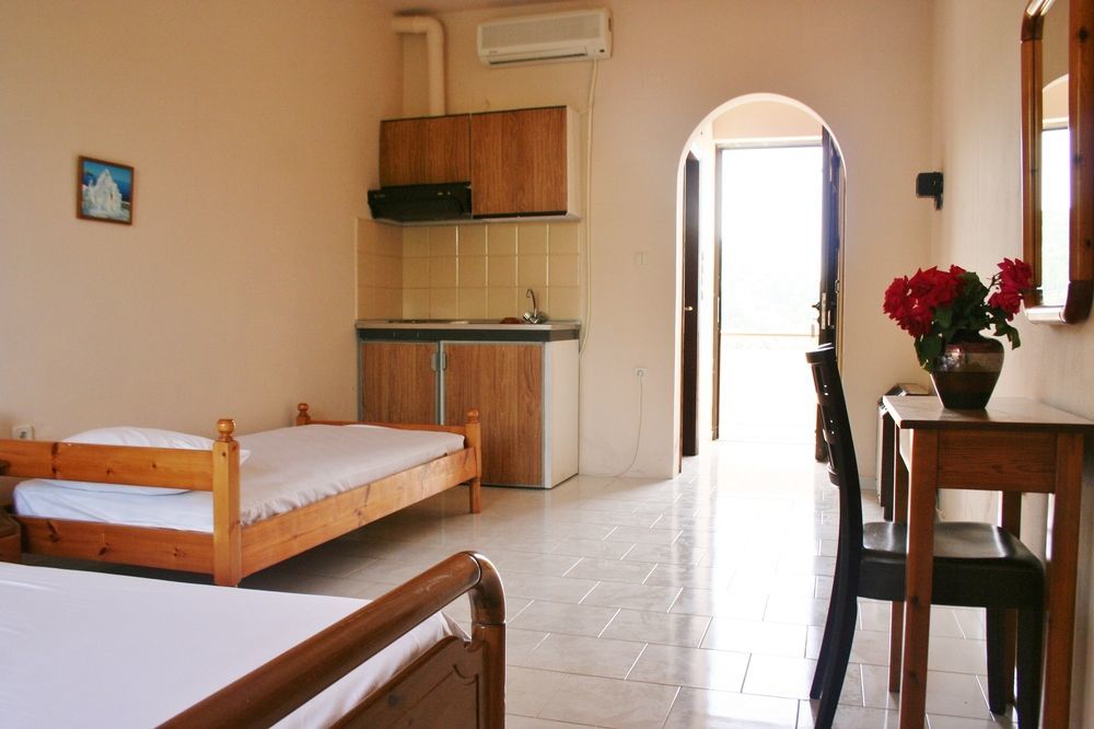 Ataviros Hotel Émbonas エクステリア 写真